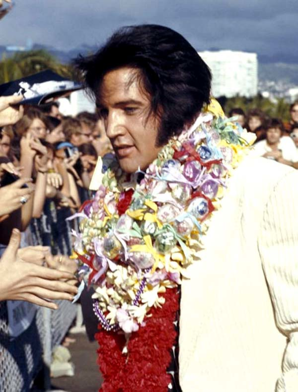 Elvis aloha arrival Aloha Press Photo Color © Steve Barile _ January 14th, 1973 (Low res)